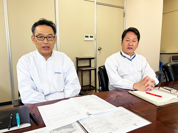 大関株式会社　絹見昌也生産副本部長（左）と兼田光俊品質保証部部長のインタビュー画像