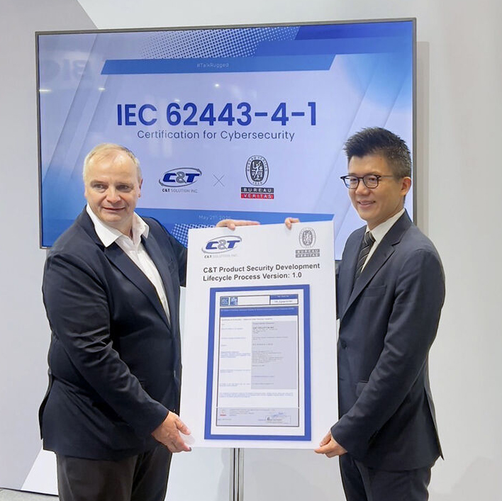 COMPUTEX TAIPEIでの開発プロセス認証取得式の様子