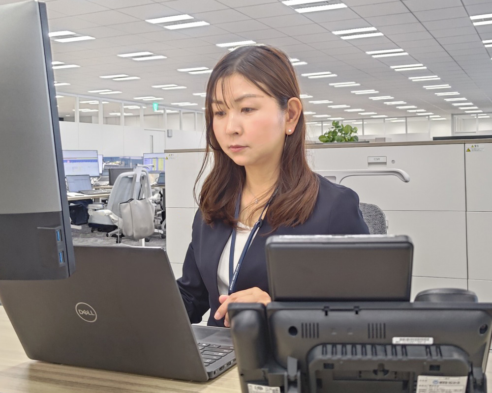 システム認証事業本部 営業管理部 部長 S.G_デスクワーク
